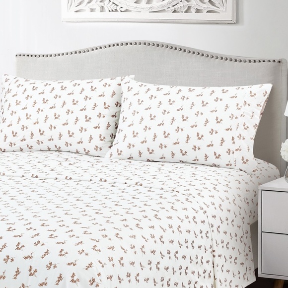 Fairfield Square Collection 300-Thread Count Metallic Cotton 4-Pc. Sheet Set Ki